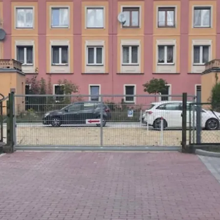 아파트 Tiny With Parking Pyskowice