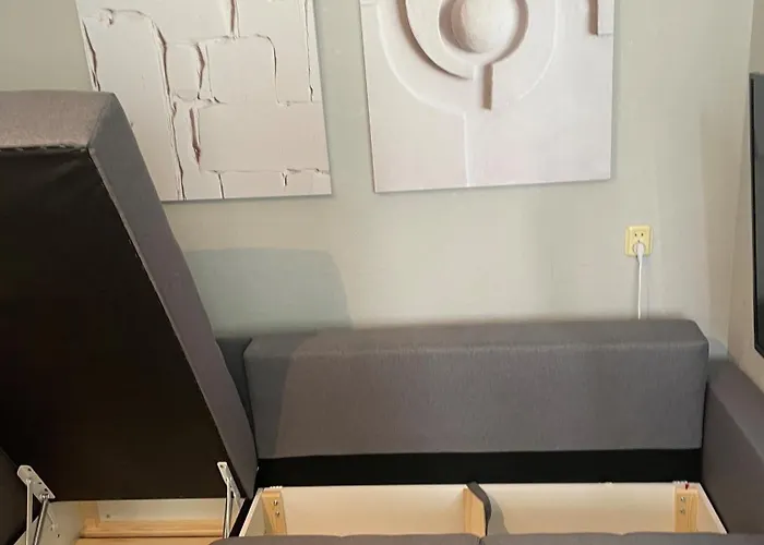 Tiny With Parking Appartement