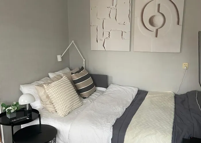 Tiny With Parking Appartement *